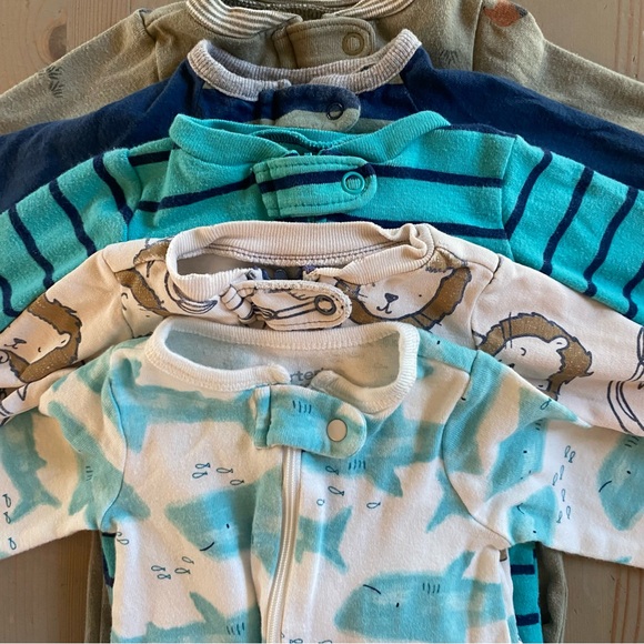 Like New EUC Baby Boys Bundle - Newborn - Carter’s Gerber - Picture 9 of 12